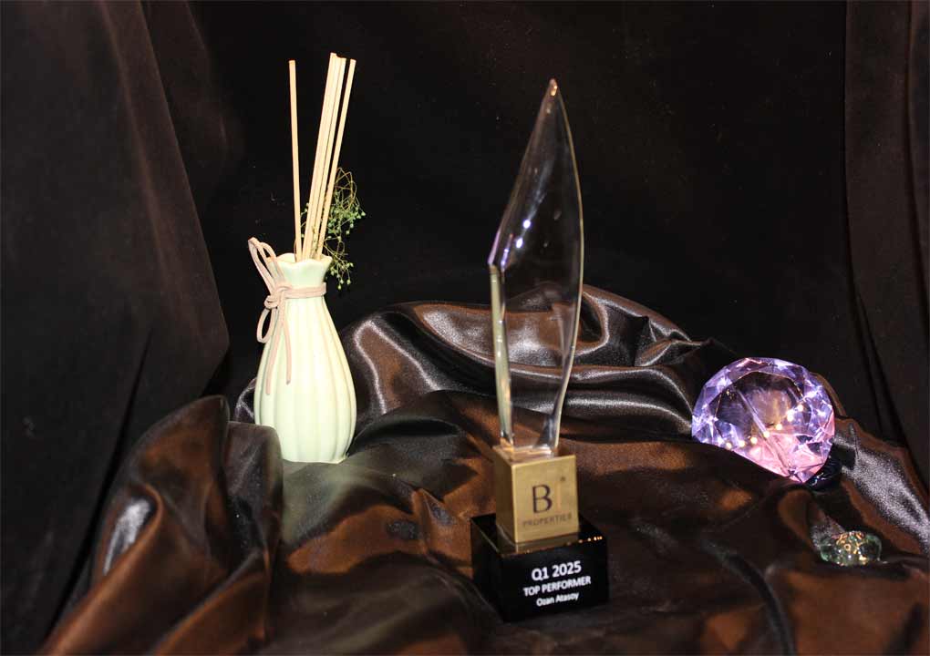 Crystal Trophy with Sandblasting with Colour filling